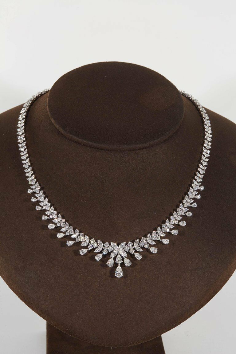Diamond Necklace 13.65 carats of FG VS diamonds 18k white gold