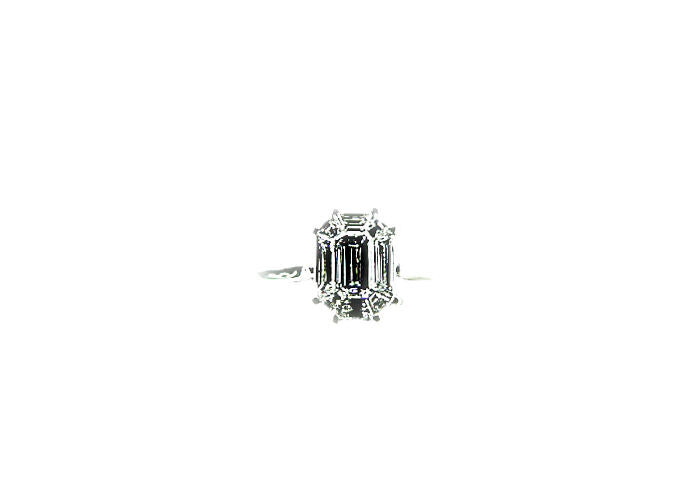 DIAMOND EMERALD BAGUETTE SHAPE PRONG SET INVISIBLE SET DIAMOND