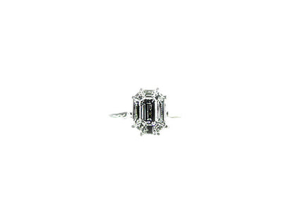 DIAMOND EMERALD BAGUETTE SHAPE PRONG SET INVISIBLE SET DIAMOND