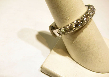 DIAMOND SIXTEEN ROUND BRILLIANT SHAPE BAND COMMON PRONG