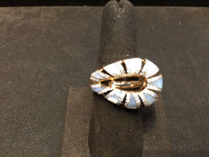 ROSE GOLD MOTHER OF PEARL DIAMOND ROUND BRILLIANT RING