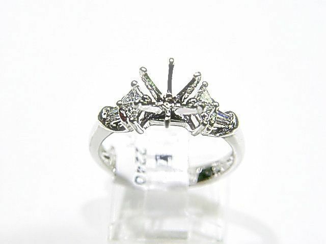 4 TRILLION 2 BAGUETTE DIAMOND SETTING 6 PRONG FOR A 7MM DIAMOND
