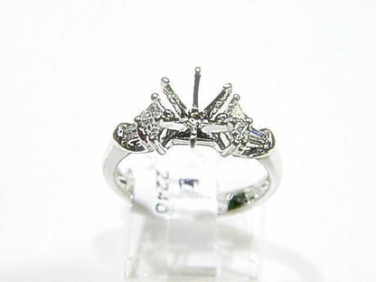 4 TRILLION 2 BAGUETTE DIAMOND SETTING 6 PRONG FOR A 7MM DIAMOND
