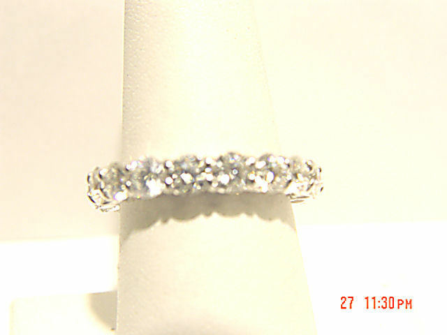 DIAMOND ROUND BRILLIANT SHAPE ETERNITY BAND 15 STONE 18 K WHITE GOLD BACK PART
