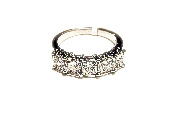 DIAMOND PRINCESS SHAPE 5 STONE COMMON PRONG SET BAND