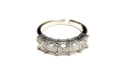 DIAMOND PRINCESS SHAPE 5 STONE COMMON PRONG SET BAND