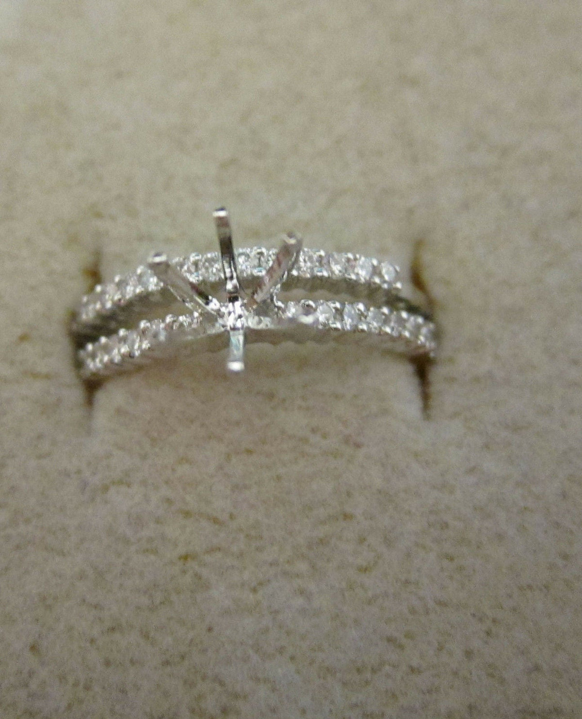 DIAMOND ROUND BRILLIANT SHAPE HALF WAY SET 2 PIECE ENGAGEMENT RING
