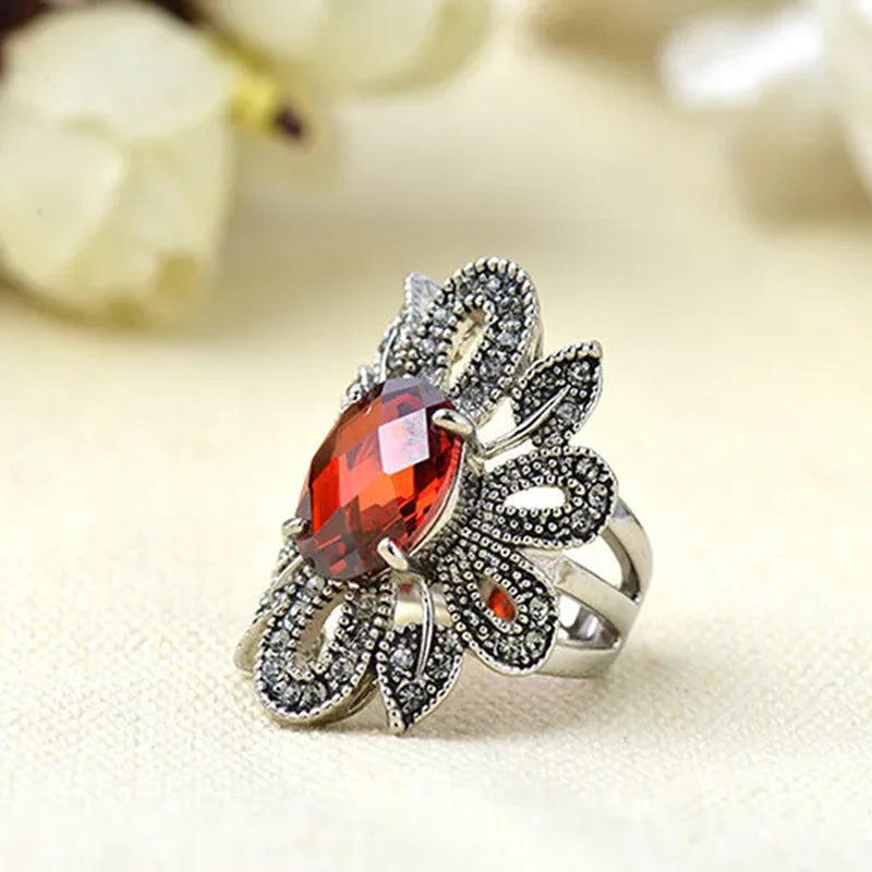 Hot Europe and the United States Retro Hollow-Out Flowers Ruby Ring Boutique Jewelry 2017 New