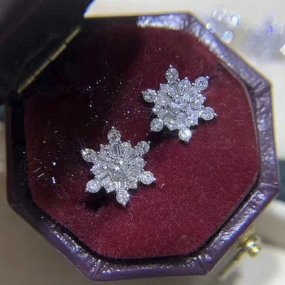 Charming Silver Plated Inlay Lab Diamond Zircon Snowflake Stud Earrings for Women Wedding Party Fashion Jewelry Christmas Gift