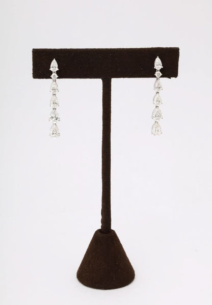 https://a.1stdibscdn.com/pear-shape-dangle-drop-earring-for-sale-picture-5/j_415/j_210150921700065567003/6R1A0128_master.jpg?width=768