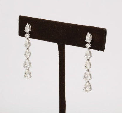 https://a.1stdibscdn.com/pear-shape-dangle-drop-earring-for-sale-picture-7/j_415/j_210150921700065567406/6R1A0133_master.jpg?width=768