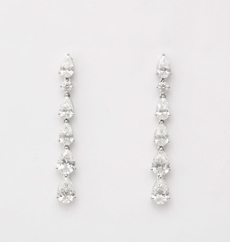 https://a.1stdibscdn.com/pear-shape-dangle-drop-earring-for-sale-picture-9/j_415/j_210150921700065568799/6R1A0136_master.jpg?width=768