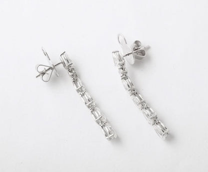 Exquisite 18k White Gold 4.06 Carat Pear Diamond Dangle Earrings