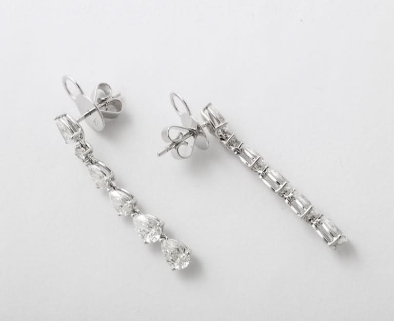Exquisite 18k White Gold 4.06 Carat Pear Diamond Dangle Earrings