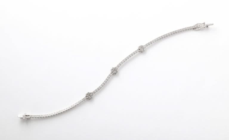 14k White Gold Flower Diamond Tennis Bracelet 3.68 Carat New
