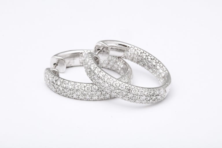 https://a.1stdibscdn.com/pave-diamond-oval-hoop-earrings-for-sale-picture-3/j_415/j_124611321622815541611/6R1A0529_master.jpg?width=768