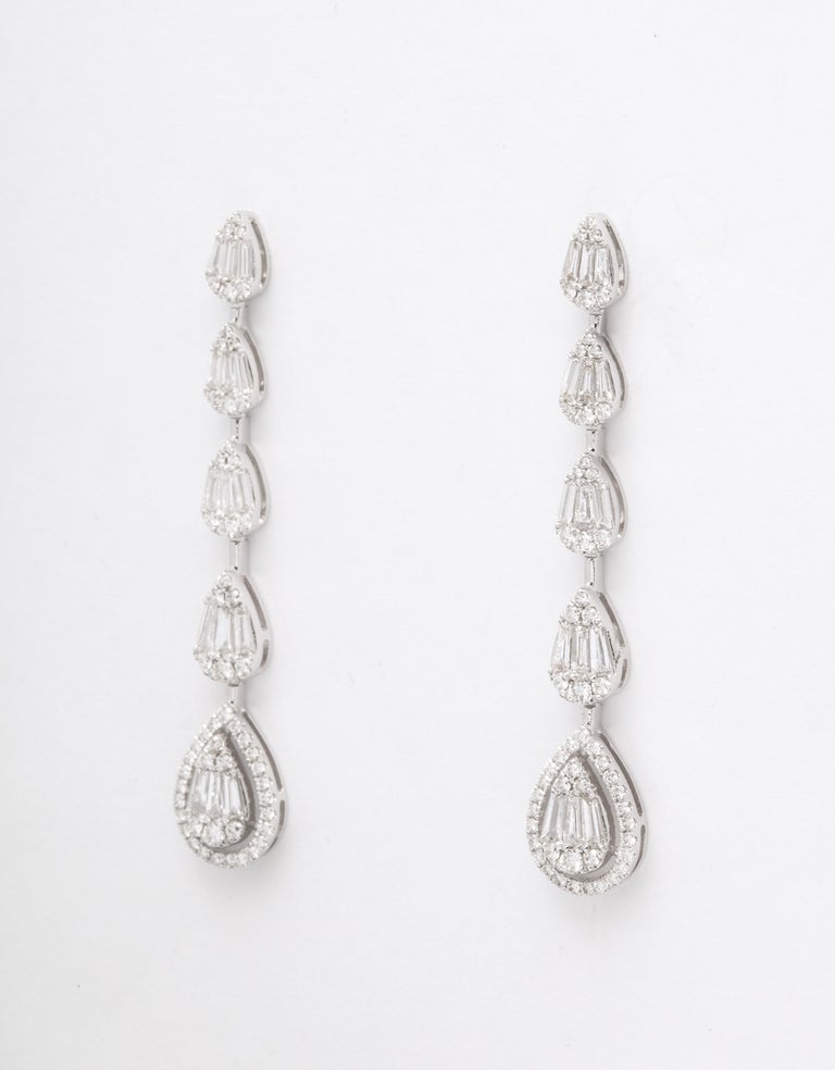 Exquisite 1.44ct Diamond 18k White Gold Dangle Drop Earrings