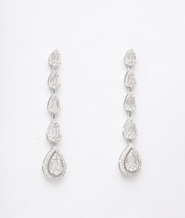Exquisite 1.44ct Diamond 18k White Gold Dangle Drop Earrings