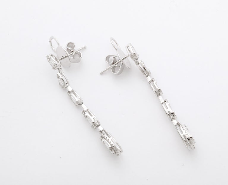 Exquisite 1.44ct Diamond 18k White Gold Dangle Drop Earrings