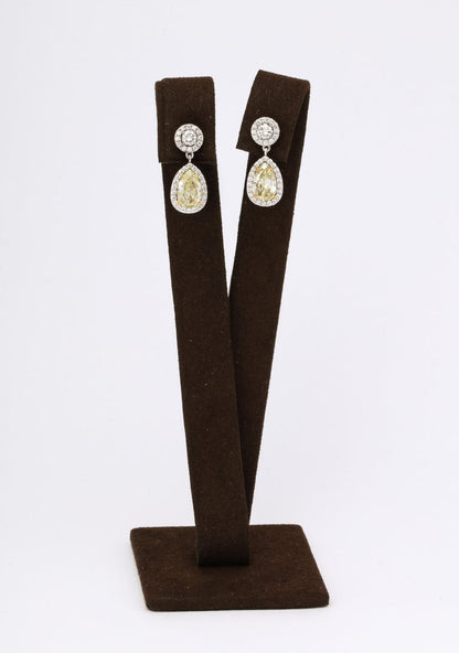 https://a.1stdibscdn.com/yellow-diamond-dangle-drop-earrings-for-sale-picture-3/j_415/j_140693321638384826786/6R1A1350_master.jpg?width=768
