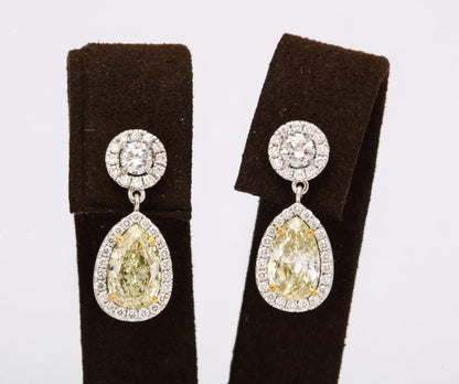 https://a.1stdibscdn.com/yellow-diamond-dangle-drop-earrings-for-sale-picture-5/j_415/j_140693321638384826540/6R1A1355_master.jpg?width=768