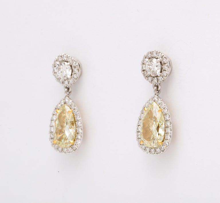 Stunning 18k Gold Pear Cut Yellow Diamond Dangle Drop Earrings