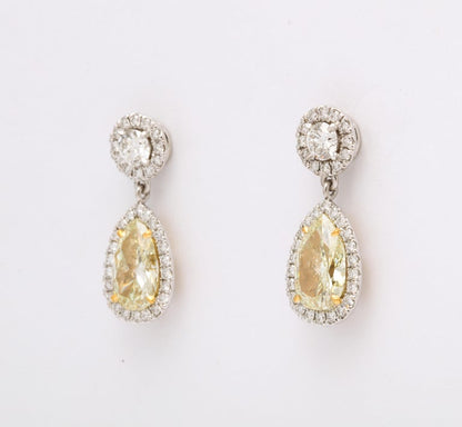 Stunning 18k Gold Pear Cut Yellow Diamond Dangle Drop Earrings