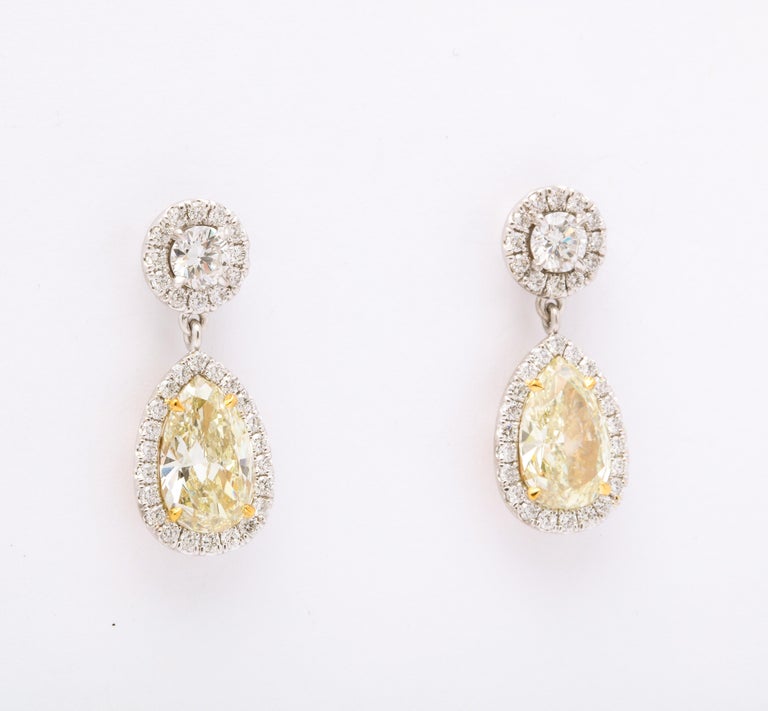 Stunning 18k Gold Pear Cut Yellow Diamond Dangle Drop Earrings