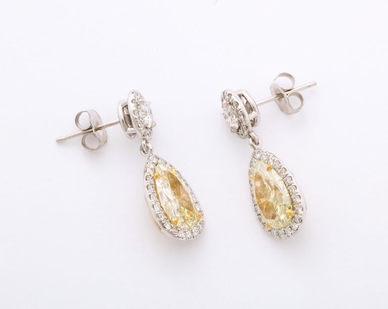 Stunning 18k Gold Pear Cut Yellow Diamond Dangle Drop Earrings