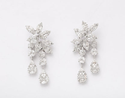 https://a.1stdibscdn.com/diamond-cluster-dangle-earring-for-sale-picture-7/j_415/j_160698521655143269510/6R1A1380_master.jpg?width=768