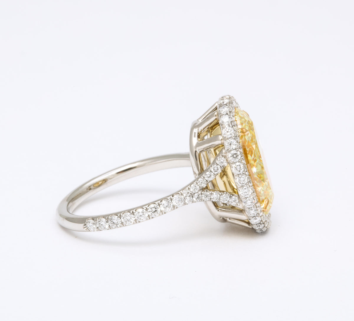 https://a.1stdibscdn.com/gia-certified-6-carat-oval-fancy-yellow-diamond-ring-for-sale-picture-5/j_415/j_129688521628091733605/6R1A2497_master.jpg