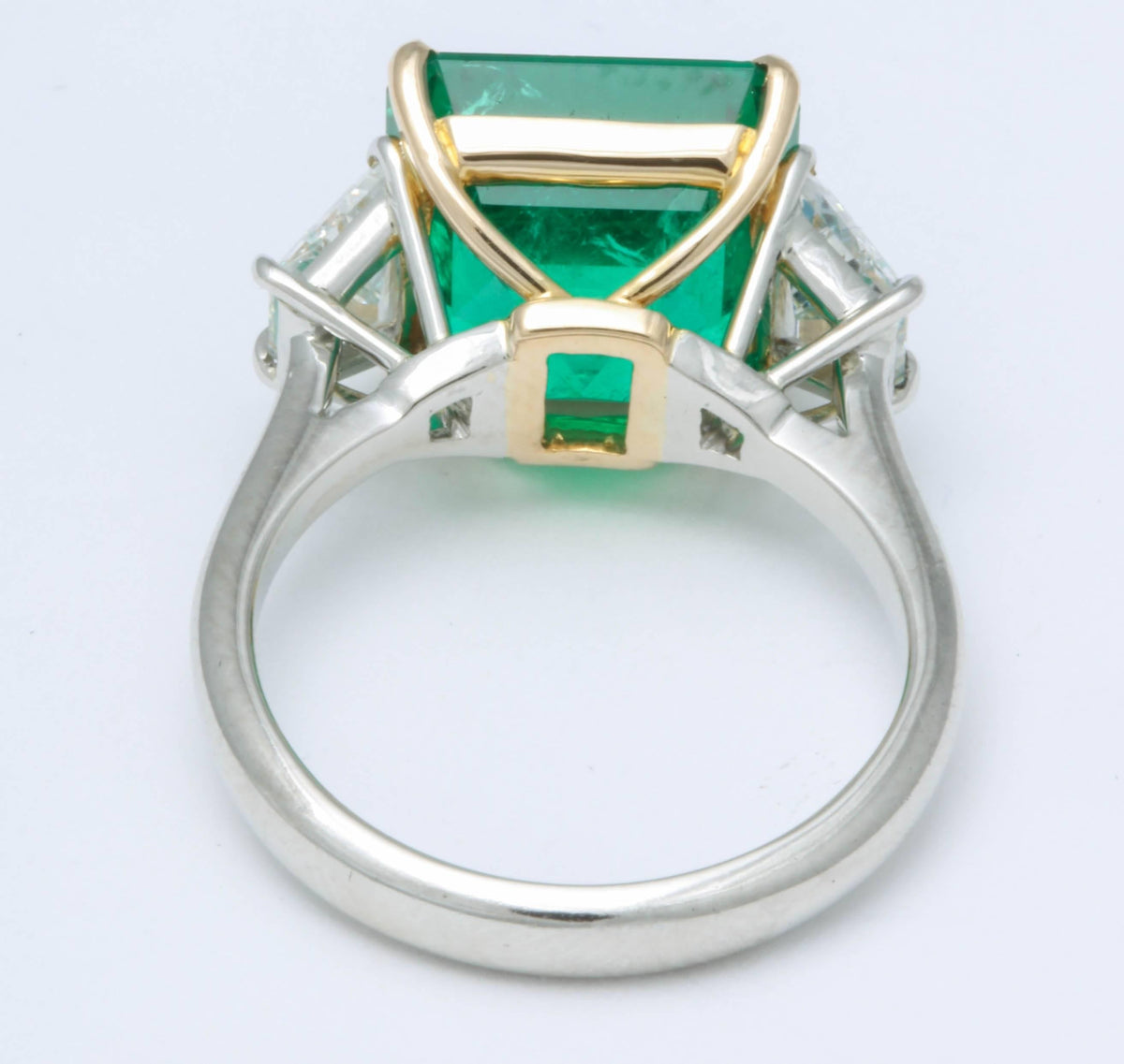 6 Carat Colombian Emerald and Trapezoid Diamond Platinum Ring