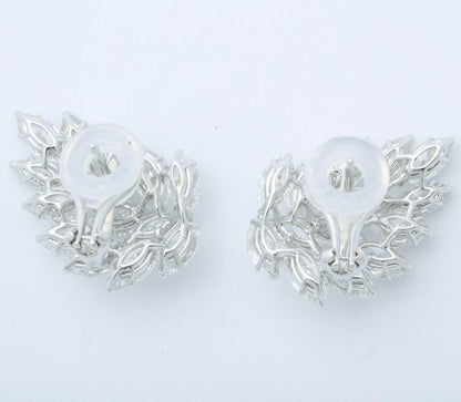 https://a.1stdibscdn.com/diamond-cluster-earrings-for-sale-picture-3/archivesE/upload/0/j_41520831523637144506/6R1A2644_master.jpg?width=768