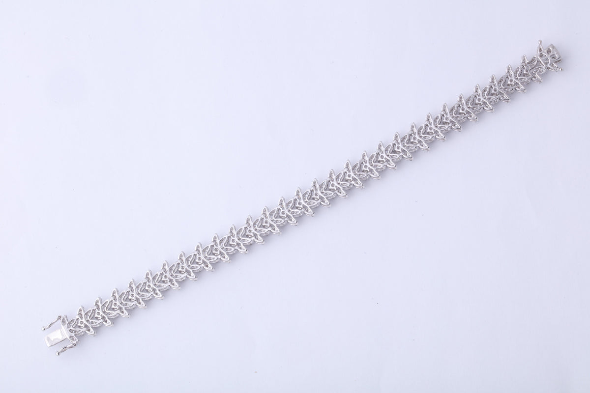 https://a.1stdibscdn.com/diamond-bracelet-for-sale-picture-5/0/j_56031321544650918483/6R1A3231_master.jpg