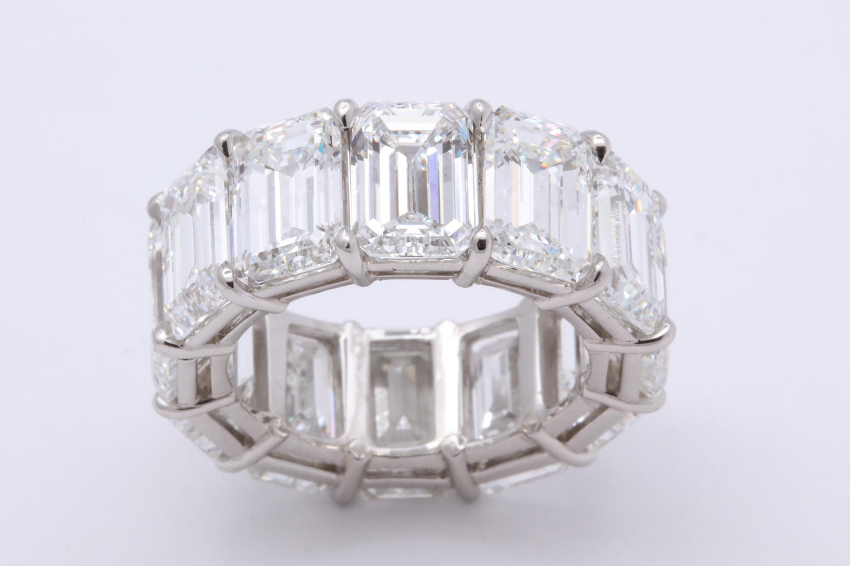 https://a.1stdibscdn.com/emerald-cut-diamond-eternity-band-gia-certified-1851-carats-for-sale-picture-3/0/j_57882121547578587663/6R1A3375_master.jpg