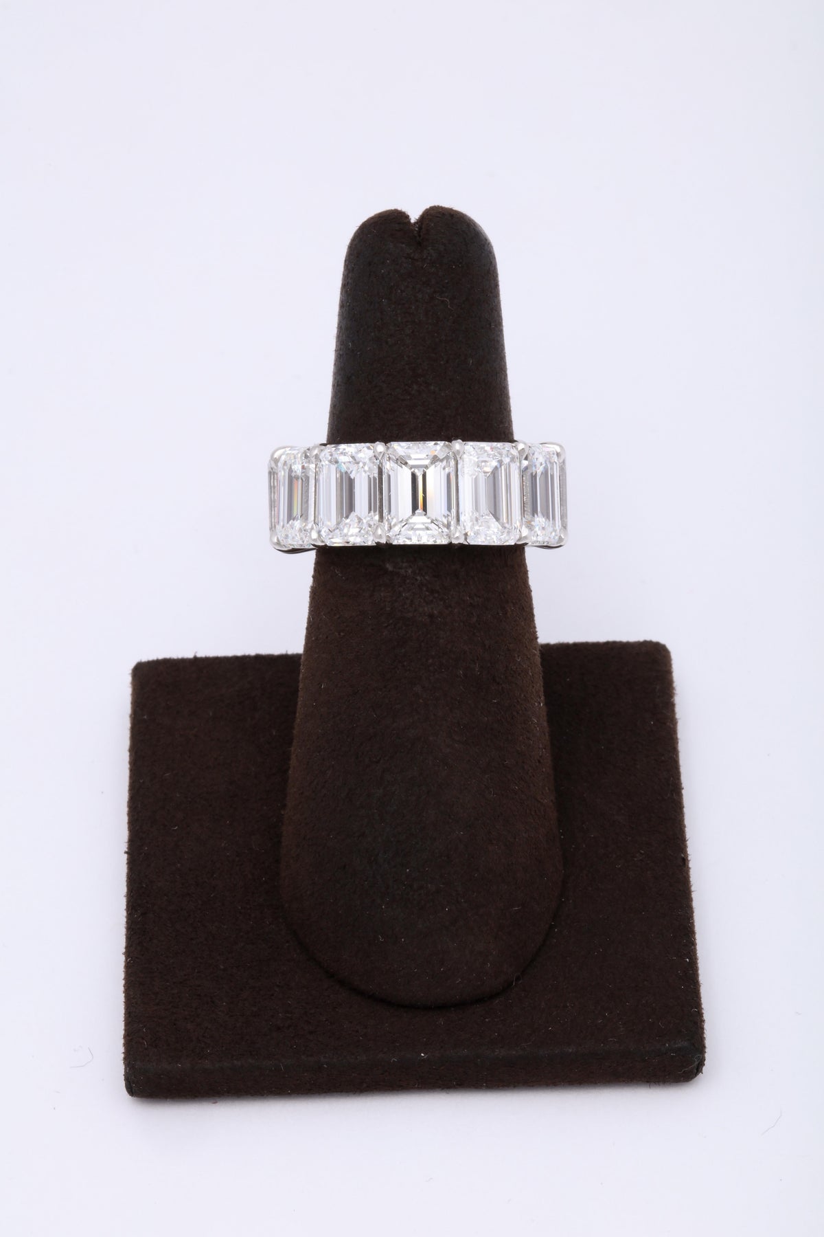 https://a.1stdibscdn.com/emerald-cut-diamond-eternity-band-gia-certified-1851-carats-for-sale-picture-5/0/j_57882121547578590962/6R1A3381_master.jpg