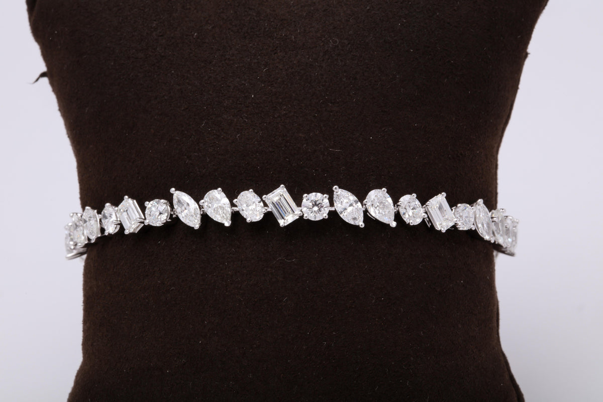https://a.1stdibscdn.com/multi-shape-diamond-tennis-bracelet-for-sale-picture-7/366869/j_57882221553111360670/6R1A3407_org_master.jpg