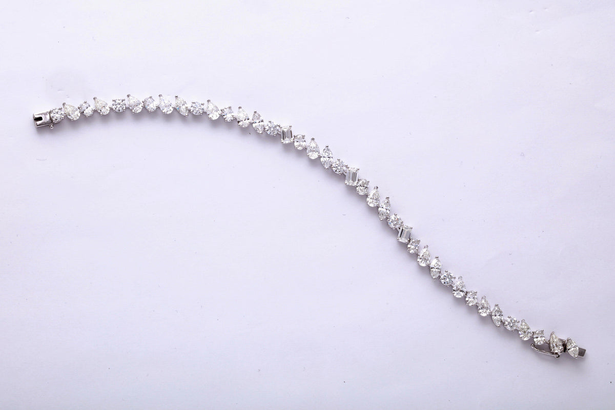 Exquisite 10.07 Carat Multi Shape Diamond Tennis Bracelet 18k Gold