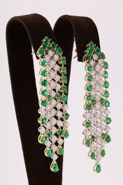 https://a.1stdibscdn.com/green-emerald-and-diamond-earrings-for-sale-picture-7/1722654/j_57882721549643447367/6R1A3538_org_master.jpg