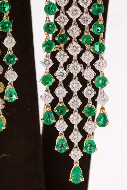 https://a.1stdibscdn.com/green-emerald-and-diamond-earrings-for-sale-picture-4/1722654/j_57882721549643438620/6R1A3532_org_master.jpg