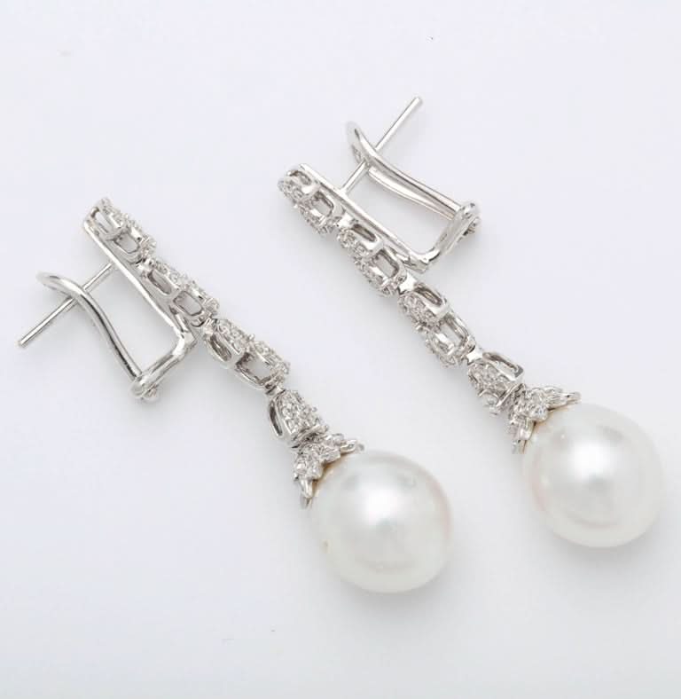 Elegant 18k White Gold Pearl and Round Brilliant Diamond Drop Earrings