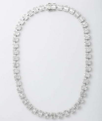https://a.1stdibscdn.com/emerald-cut-diamond-necklace-illusion-set-for-sale-picture-5/j_415/j_99658421595349090047/6R1A3838_master.jpg?width=768