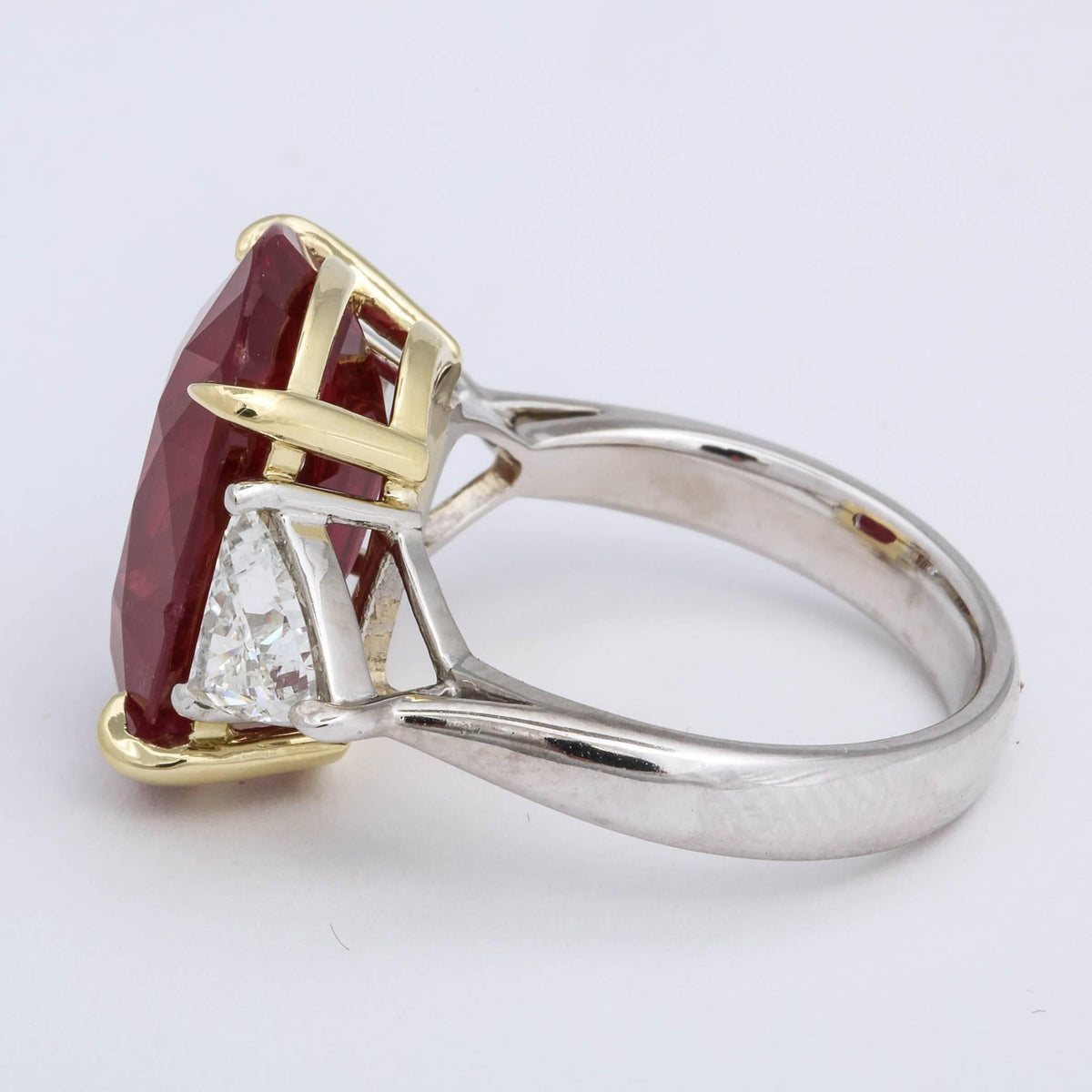 https://a.1stdibscdn.com/1150-carat-gia-certfied-ruby-ring-for-sale-picture-7/archivesE/upload/0/j_39735211520444493100/6R1A4042_master.jpg