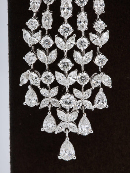 https://a.1stdibscdn.com/grand-diamond-chandelier-dangle-earrings-for-sale-picture-7/archivesE/upload/0/j_39735411520444507856/6R1A4065_master.jpg