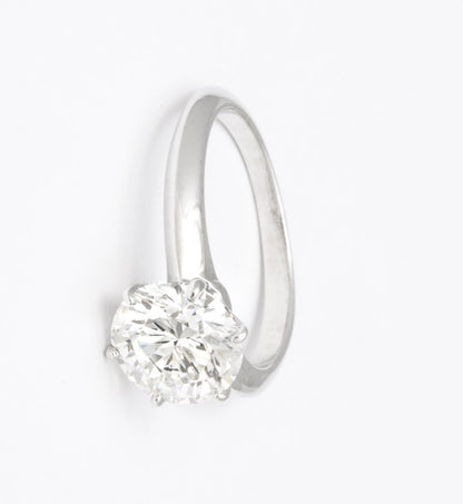 https://a.1stdibscdn.com/tiffany-co-solitaire-engagement-ring-for-sale-picture-8/j_415/1618238586777/6R1A4833_master.jpg?width=768