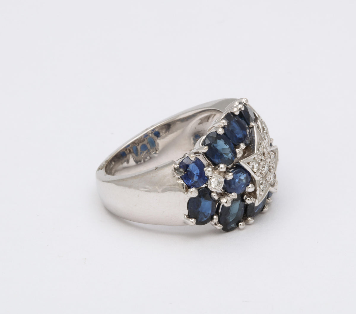 https://a.1stdibscdn.com/sapphire-and-diamond-shooting-star-cocktail-ring-for-sale-picture-5/j_415/1618934647021/6R1A4925_master.jpg
