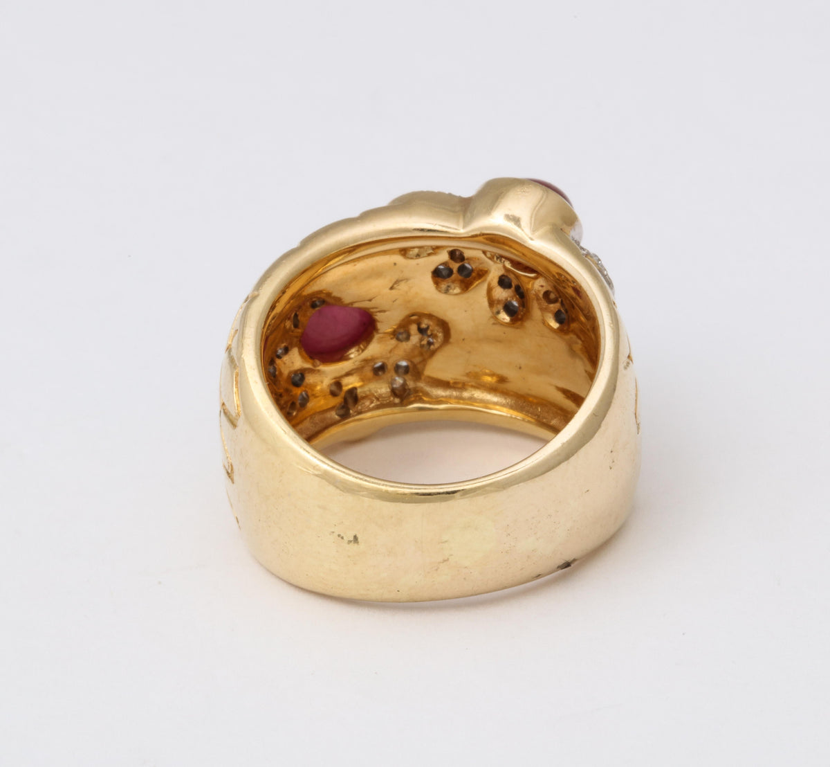 https://a.1stdibscdn.com/cabochon-ruby-and-diamond-yellow-gold-band-for-sale-picture-6/j_415/j_130858621629392058103/6R1A5000_master.jpg