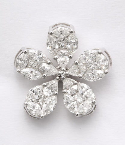https://a.1stdibscdn.com/diamond-flower-earrings-for-sale-picture-7/j_415/1575403239864/6R1A5030_master.jpg?width=768