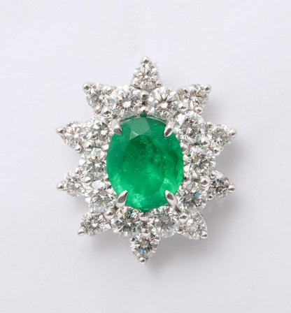 https://a.1stdibscdn.com/emerald-and-diamond-earrings-for-sale-picture-7/j_415/1575403457084/6R1A5054_master.jpg?width=768