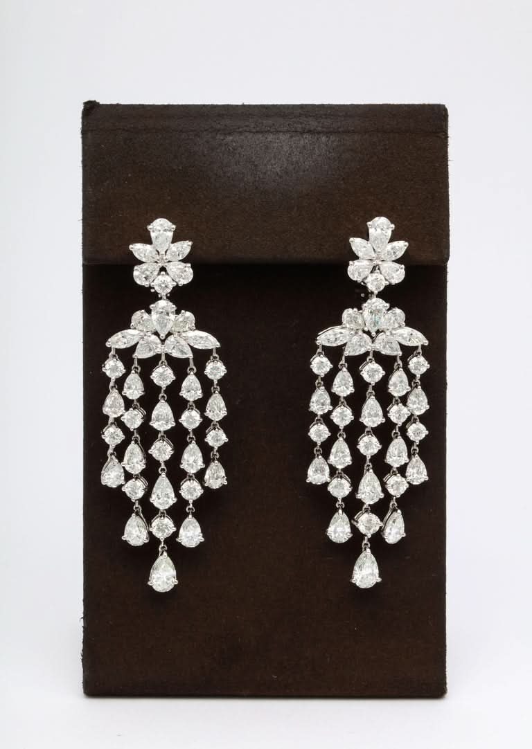 Exquisite 25.42 Carat Diamond Chandelier Dangle Earrings in Platinum